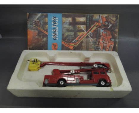 A Corgi Major diecast, Simon Snorkel fire engine in original box 1127