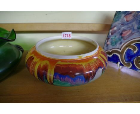 A Clarice Cliff 'Delecia' bowl, 21cm diameter. 