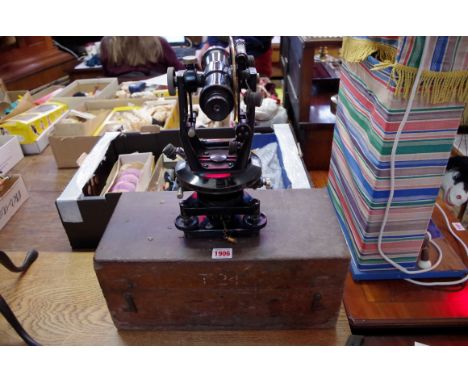An old surveyor's level, by E R Watts & Son, No.20373, in mahogany fitted box. 