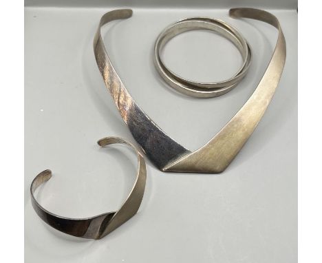 A sterling silver modernist collar and matching bracelet along with a Links of London triple interlocked silver bangle.