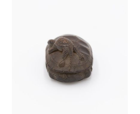  * Wooden netsuke, turtle designDate: Edo (1603-1868)Size:  2.2 x 3.8 x 2.5Condition: Good for age.Ref: WK12 * Please see sec