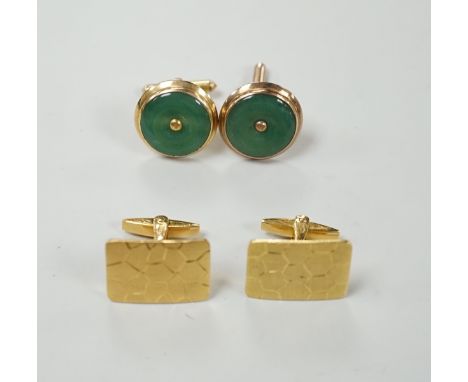 Two pairs of cufflinks, including textured 750 yellow metal 16.5 grams and 9k and jade set disc cufflinks.***CONDITION REPORT