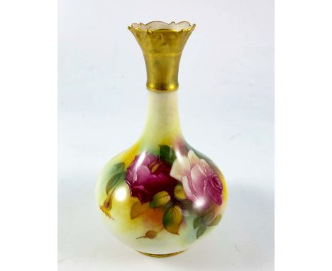 ROYAL WORCESTER VASE G702 DECORATED WITH ROSES, SIGNED HUNT APPROX. 14cms