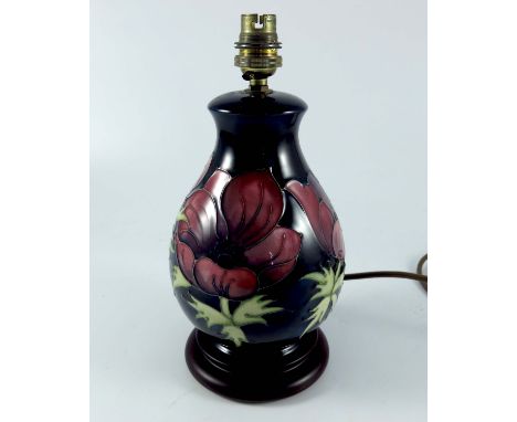 MOORCROFT DARK BLUE GROUND TABLE LAMP WITH ANEMONE DECORATION APPROX. 23cms EXCLUDING BULB HOLDER