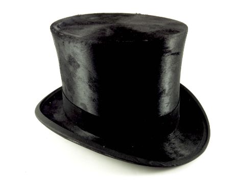 BLACK SILK TOP HAT AF, dimensions F-R approx. 21cm, L-R approx. 16.5 cm