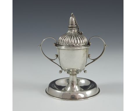 SILVER TROPHY FORM LAMP/ TABLE LIGHTER, HENRY CHARLES FREEMAN, LONDON 1903, APPROX. 9.5 cm H. 85g GROSS