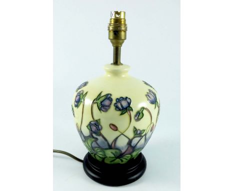 MOORCROFT BLUEBELL PATTERN ON CREAM GROUND TABLE LAMP APPROX. 20cms EXCLUDING BULB HOLDER