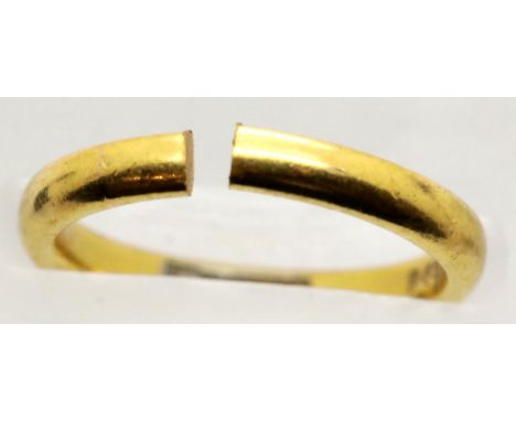 Cut 22ct gold ring, 3.9g, size J/K. P&amp;P Group 1 (£14+VAT for the first lot and £1+VAT for subsequent lots) 