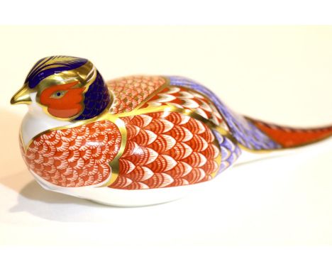 Royal Crown Derby pheasant with gold stopper, L: 15 cm. P&amp;P Group 1 (£14+VAT for the first lot and £1+VAT for subsequent 