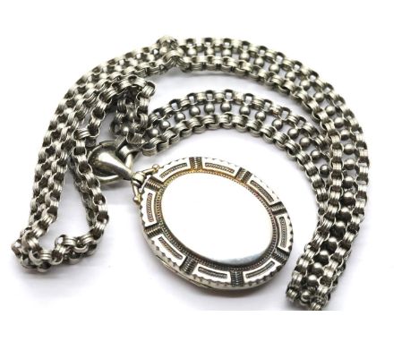 White metal locket on a similar chain. Locket L: 4 cm, chain L: 40 cm approximately. P&amp;P Group 1 (£14+VAT for the first l