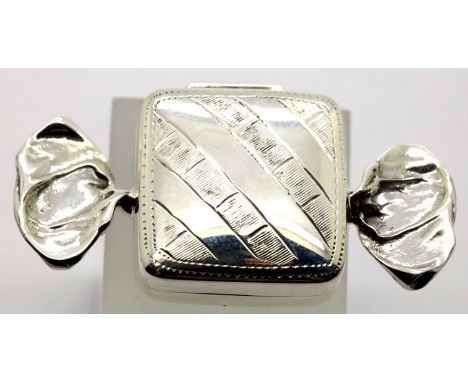 Sterling silver sweet pill box, 12g, L: 4.5 cm. P&amp;P Group 1 (£14+VAT for the first lot and £1+VAT for subsequent lots) 