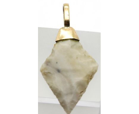 Neolithic flint arrowhead in a yellow metal pendant mount, L: 4.5 cm, 4.2g. P&amp;P Group 1 (£14+VAT for the first lot and £1