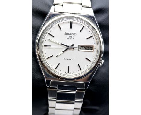 Gents Seiko 5 automatic wristwatch, boxed. Dial D: 30 mm. P&P Group 1 (£14+VAT for the first lot and £1+VAT for subsequent lo
