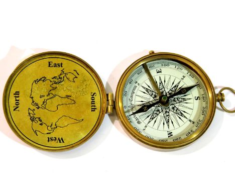 Boxed brass compass, D: 8 cm. P&amp;P Group 1 (£14+VAT for the first lot and £1+VAT for subsequent lots) 