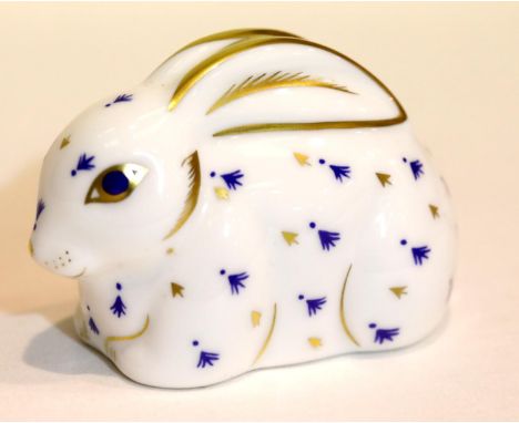 Small Royal Crown Derby rabbit with silver button. P&amp;P Group 1 (£14+VAT for the first lot and £1+VAT for subsequent lots)