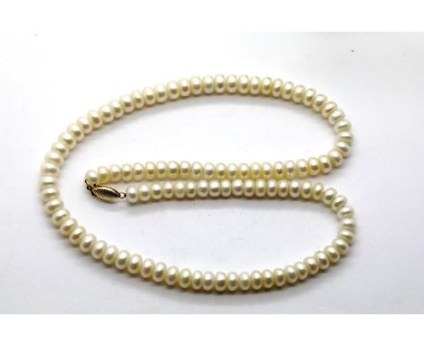 Flat pearl choker with a 14K gold clasp. Pearls 5: mm, L: 45 cm, 27g. P&amp;P Group 1 (£14+VAT for the first lot and £1+VAT f