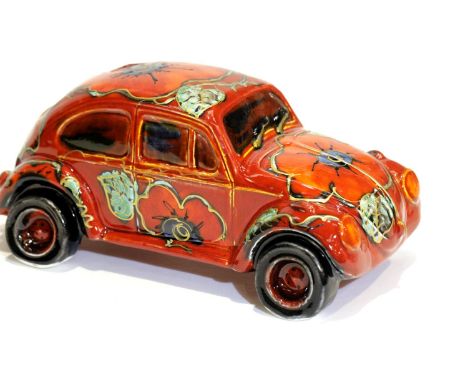 Anita Harris VW Beetle, L: 28 cm. P&P Group 2 (£18+VAT for the first lot and £3+VAT for subsequent lots)Condition Report: No 