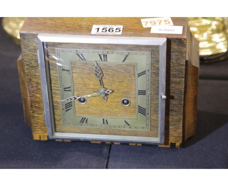 Art Deco oak cased Tower mantel clock, working at lotting, H: 18 cm. P&amp;P Group 3 (£25+VAT for the first lot and £5+VAT fo