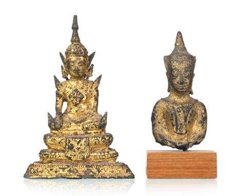 Bouddha assis et buste de Bouddha en bronze laqué et doré, Thaïlande, XIXe s., le buste solidaire à un socle en bois, le Boud