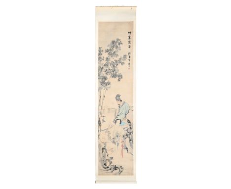 Femme à l'éventail et homme lisant dans un jardin, peinture sur papier, montée en rouleau, Chine, XIX-XXe s., inscription et 