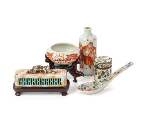 A GROUP OF SMALL CHINESE PORCELAIN AND OTHER ITEMS Comprising: a famille rose millefleurs pattern spoon; an iron red decorate