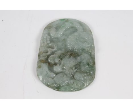 Chinese carved green jade pendant decorated with a tiger, 5cm