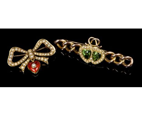 Edwardian gold, green garnet and seed pearl sweetheart brooch with two heart-shape green garnets within seed pearl border sur