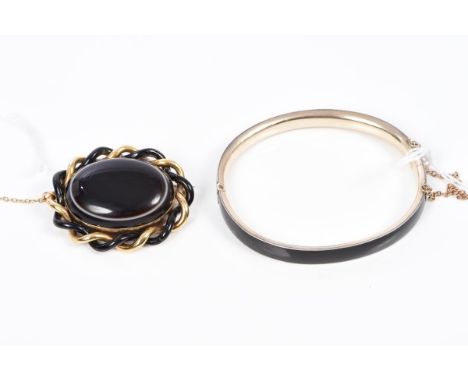 Victorian enamel and banded agate mourning brooch with central oval banded agate panel within an interwoven gold and black en