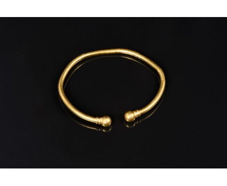 Indian yellow metal torque bangle with ball terminals CONDITION REPORT Total gross weight 57 grams.  Believed to be antique a