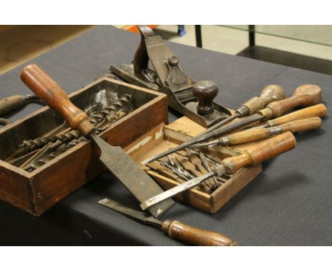 Quantity of vintage tools to include chisels, drills, wood plane, drillbits etc
