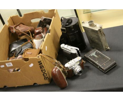 Quantity of vintage cameras and cases to include Zeiss Ikon, Voigtlander Vitomatic II, Kodak etc