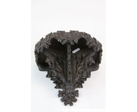 Finely carved Black Forest Wooden Shelf with Vine decoration, measures approx 21 x 18 x 15.5cm