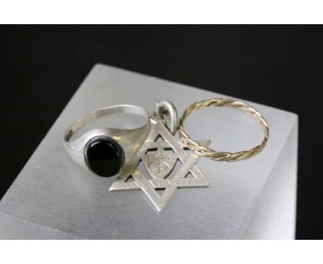 Yellow metal ring with Plaited design, Hallmarked Silver &amp; Onyx signet ring plus a Hallmarked Silver Star of David style 