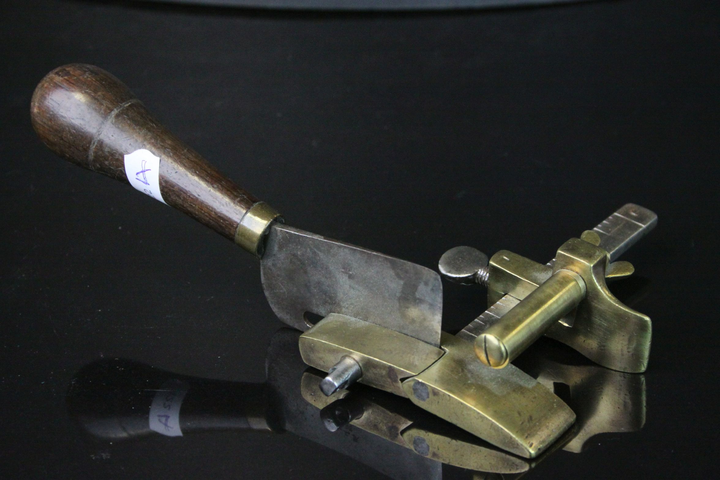 Saddlers/leather workers plough gauge (strap cutter)