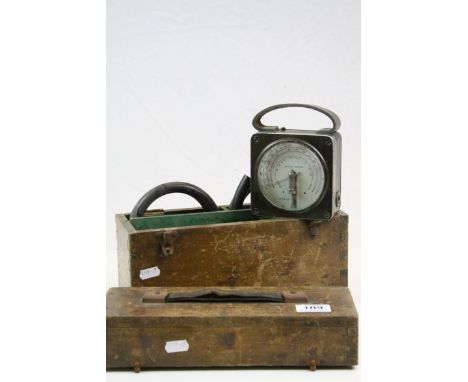 Wooden cased "The Poole Airmeter" with accessories 
