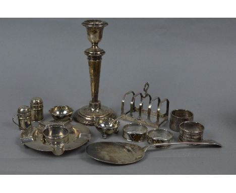 A GROUP LOT OF SILVER, including five various circular napkin rings, an Old English pattern serving slice, maker Aspreys, Lon