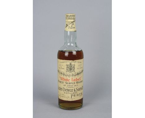 A BOTTLE OF JOHN DEWAR & SONS 'WHITE LABEL' FINEST SCOTCH WHISKY, the bottling is possibly from the 1940's or earlier, seal i