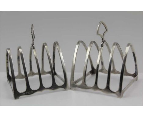 WILLIAM HAIR HASELER A PAIR OF SILVER TOAST RACKS, of gothic arch form, Birmingham 1935, combined weight; 89g 