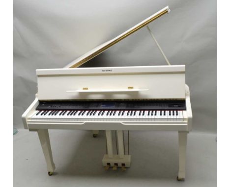 A SUZUKI DIGITAL PIANO OF BOUDOIR BABY GRAND DESIGN, in white, with brass castors and pedals, 136cm wide, model HG-450GX, ser