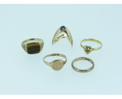 A collection of five Rings, three in 9ct rose gold, one set small amethyst, approx total weight 7.3g, a 9ct yellow gold ring 