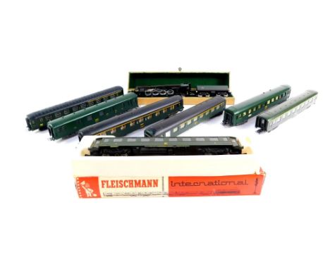 A Lima HO gauge 2-8-2 SNCF locomotive, and various HO gauge SNCF coaches. (1 tray)