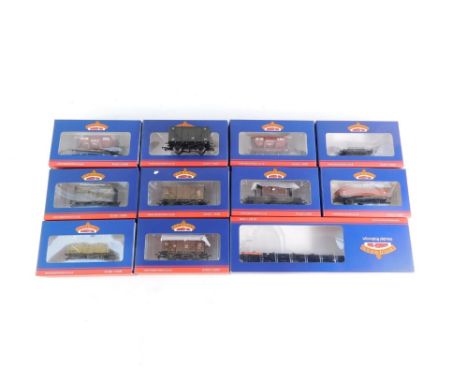 Bachmann OO gauge rolling stock, including 38-639 shunters track, 37-506 22T one hopper wagons, etc. (12)