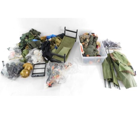 Various Action Man accessories and army clothing, Action Man figures, etc. (1 box) 