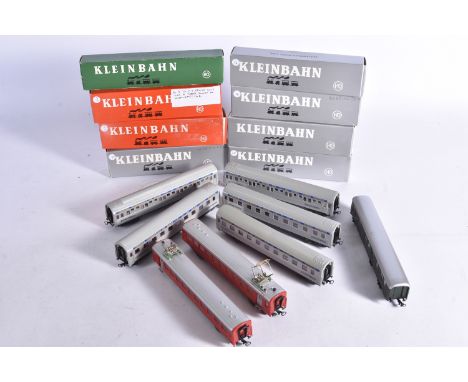 Kleinbahn HO Gauge 385 International Wagon Lits Sleeping cars and SBB Restaurant Cars, Wagon Lits in silver finish (5), in re