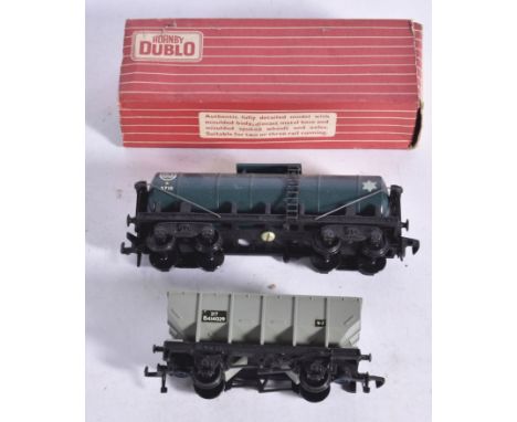 Hornby-Dublo 00 Gauge late issue Hopper Wagon and ICI Caustic Bogie Wagon. 4685 Blue bogie ICI Tank wagon, in original red st