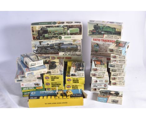 Airfix Keilkaft Ratio Merit Revell and Hales unmade 00 Gauge Kits and other items, Airfix, Mineral wagon (4, one appears inco