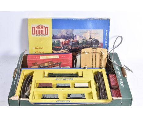 Hornby Dublo 00 Gauge 2-Rail 2030 Good Train Set and Accessories, Set comprising BR green Bo Bo Diesel D8017, five wagons, ov