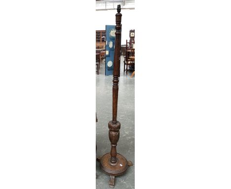 A turned oak standard lamp, 153cmH 