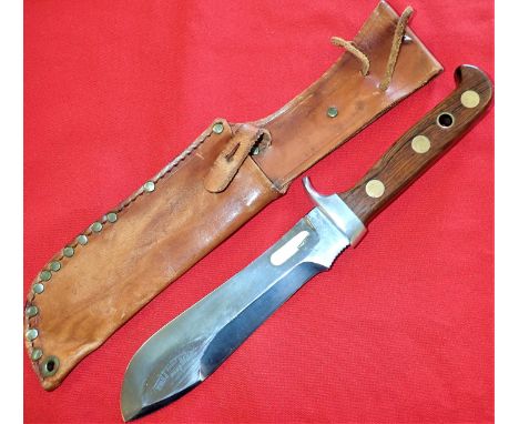 Wooden grips, with nickel fittings, being numbered 56472 to inside of guard. 15 cm long bowie type ‘White Hunter’ blade, reta