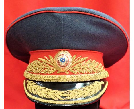 Embroidered leather &amp; felt peak, gilt-embroidered bullion chin strap &amp; gilt side buttons, embroidered general’s bulli